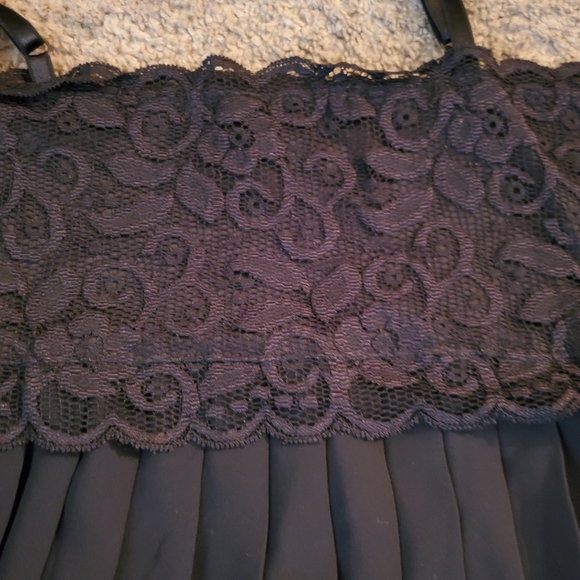 Black Intimate Lace Pleated Top - Picture 2 of 4
